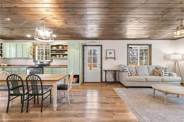 4715 County Road 811, Green Forest, AR 72638