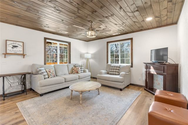 4715 County Road 811, Green Forest, AR 72638