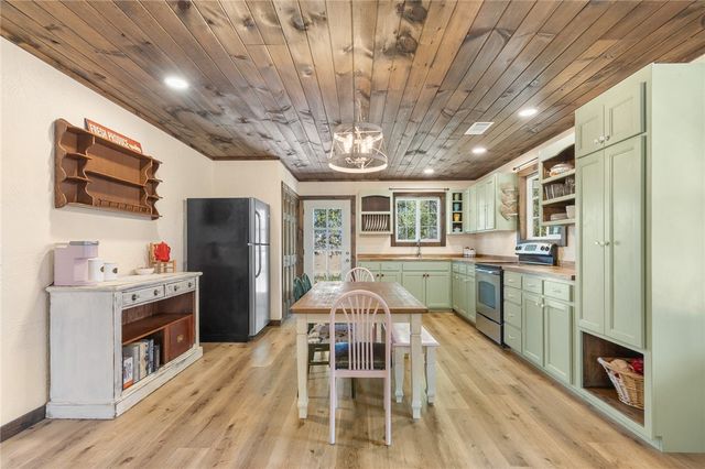 4715 County Road 811, Green Forest, AR 72638