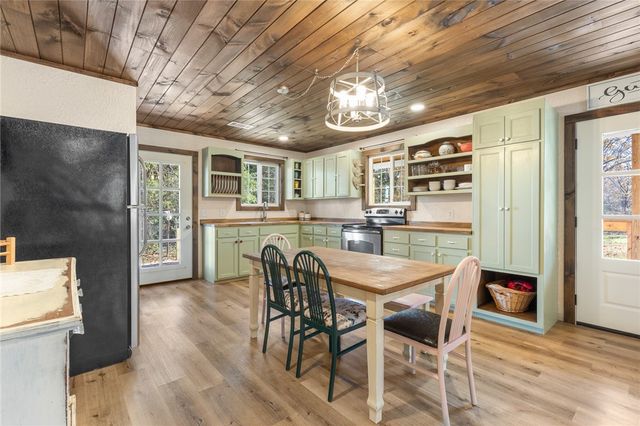 4715 County Road 811, Green Forest, AR 72638