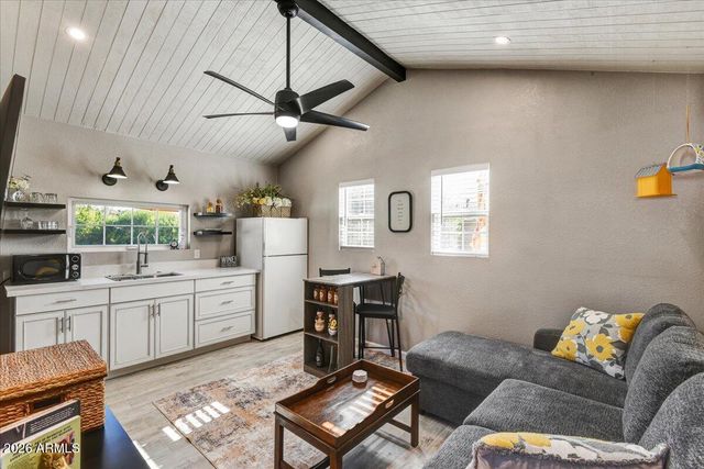 6637 E Oak Street, Scottsdale, AZ 85257