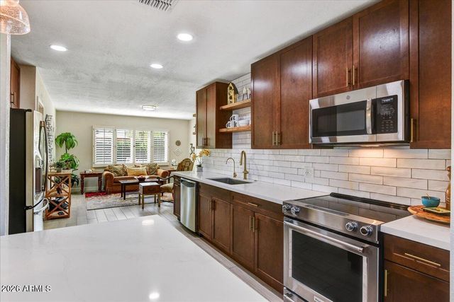 6637 E Oak Street, Scottsdale, AZ 85257