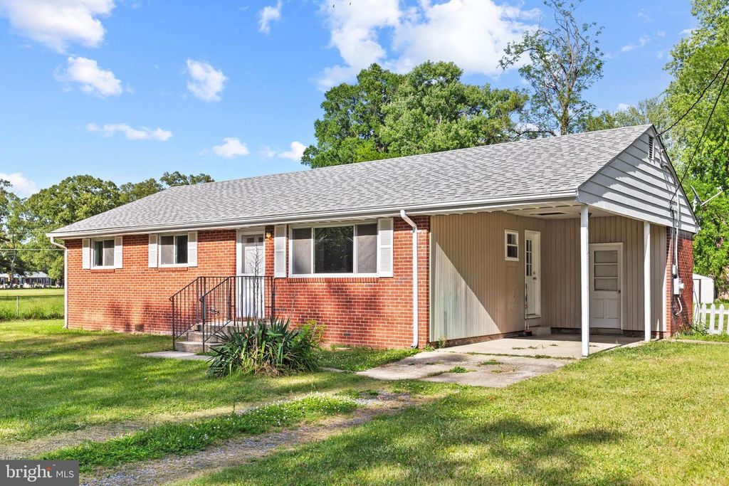 Image 1 of property listing at 710 FARMINGTON RD W, Accokeek, MD 20607