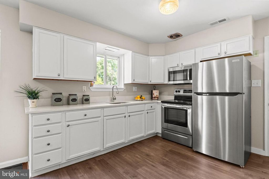 Image 11 of property listing at 710 FARMINGTON RD W, Accokeek, MD 20607