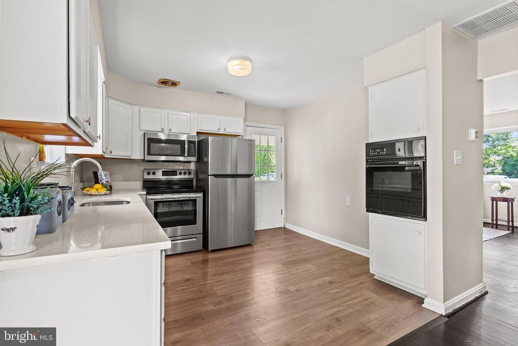 Image 12 of property listing at 710 FARMINGTON RD W, Accokeek, MD 20607