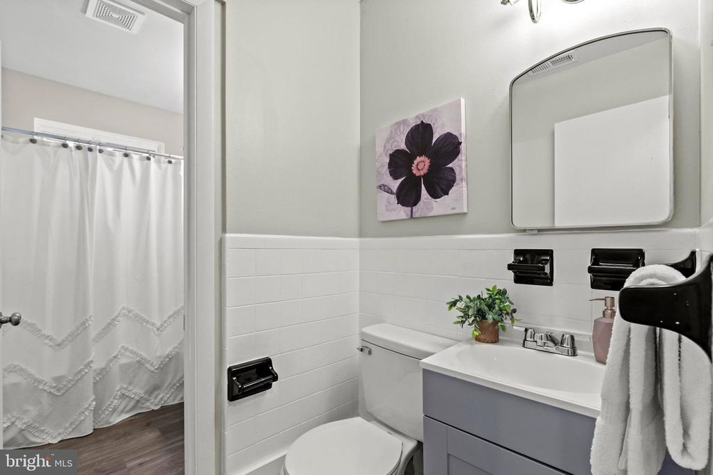 Image 15 of property listing at 710 FARMINGTON RD W, Accokeek, MD 20607
