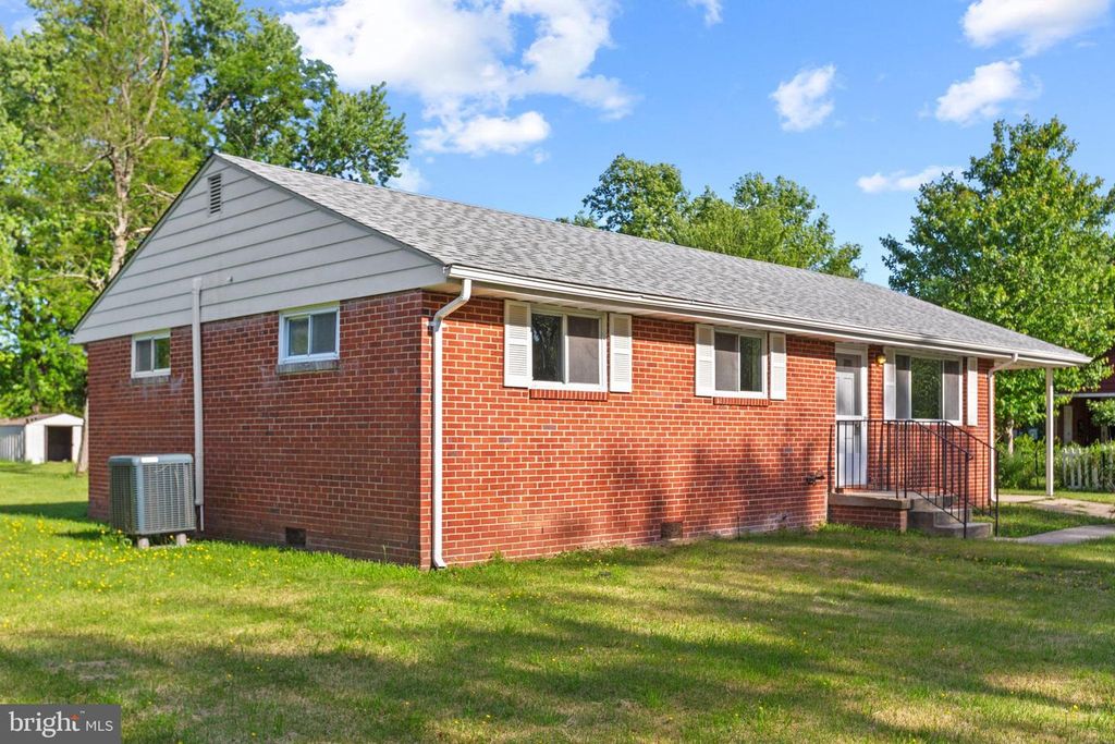 Image 3 of property listing at 710 FARMINGTON RD W, Accokeek, MD 20607