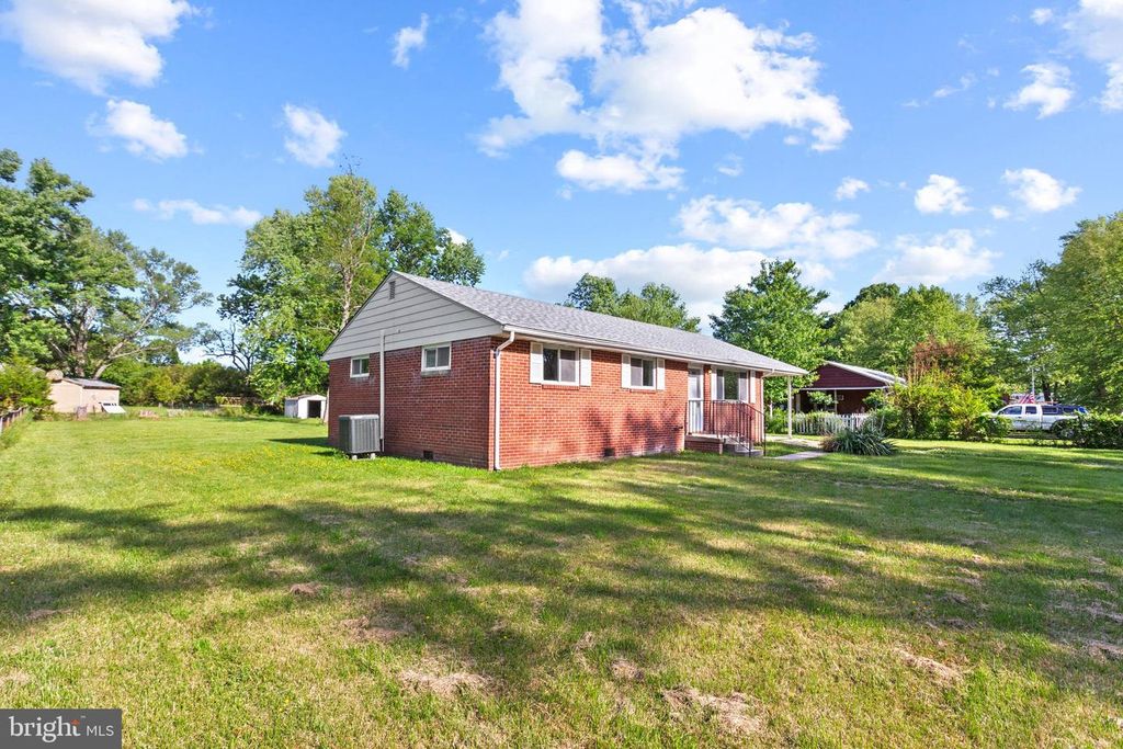 Image 4 of property listing at 710 FARMINGTON RD W, Accokeek, MD 20607