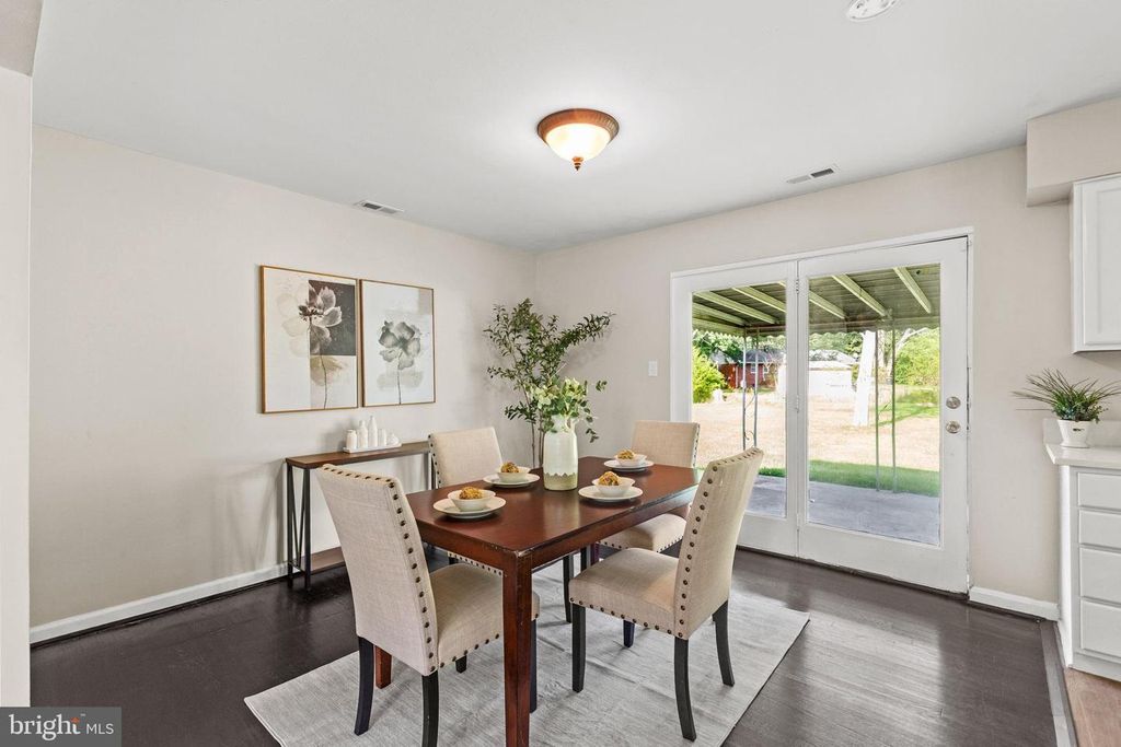 Image 9 of property listing at 710 FARMINGTON RD W, Accokeek, MD 20607