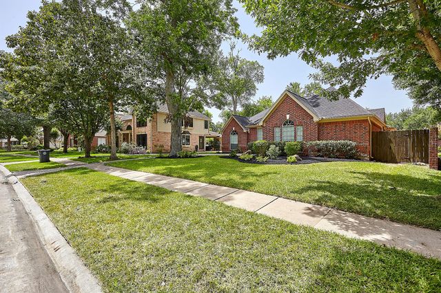 6734 Wildacre Drive, Sugar Land, TX 77479