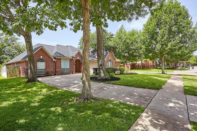6734 Wildacre Drive, Sugar Land, TX 77479