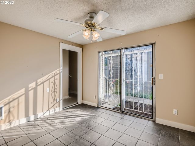 6402 Se 57TH Ave, Portland, OR 97206