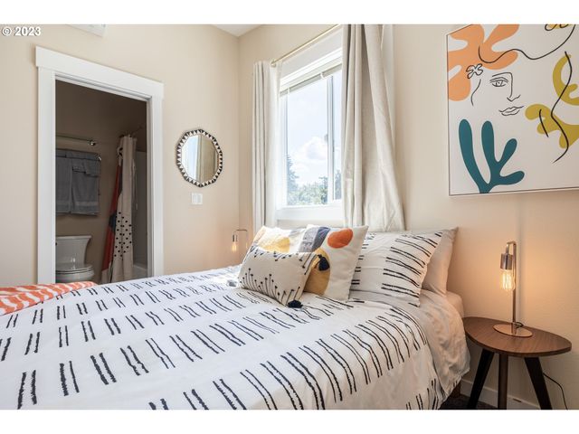 6402 Se 57TH Ave, Portland, OR 97206