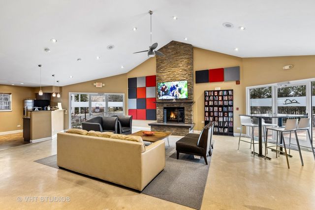 1640 Burberry Lane 1311, Schaumburg, IL 60173