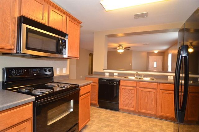 806 Municipal DR, Leander, TX 78641