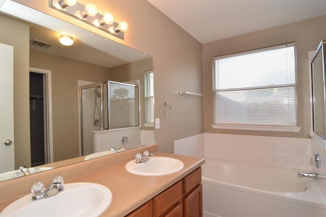 806 Municipal DR, Leander, TX 78641