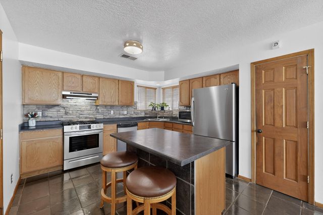 832 Monticello Park Drive SE, Rio Rancho, NM 87124