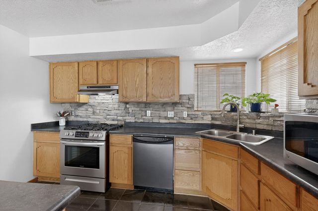 832 Monticello Park Drive SE, Rio Rancho, NM 87124