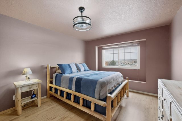 832 Monticello Park Drive SE, Rio Rancho, NM 87124