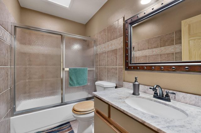 832 Monticello Park Drive SE, Rio Rancho, NM 87124