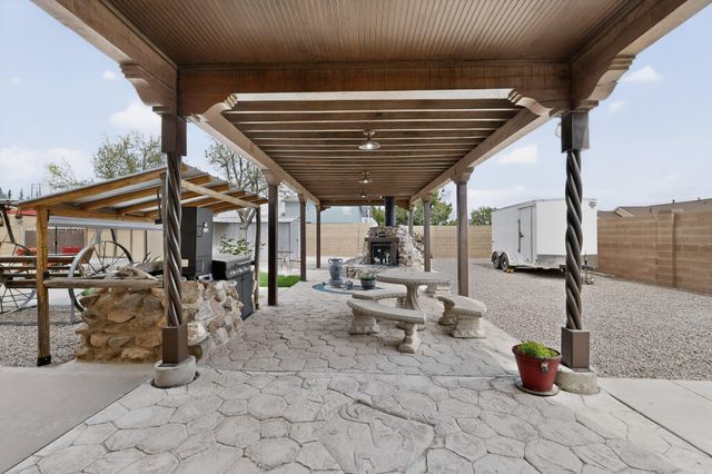 832 Monticello Park Drive SE, Rio Rancho, NM 87124