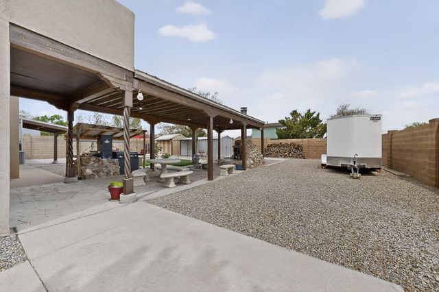 832 Monticello Park Drive SE, Rio Rancho, NM 87124