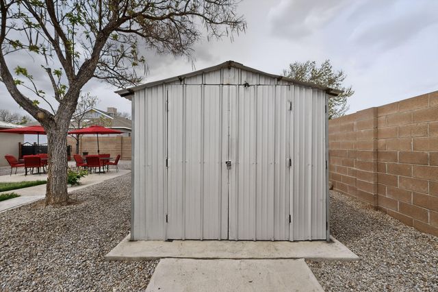 832 Monticello Park Drive SE, Rio Rancho, NM 87124