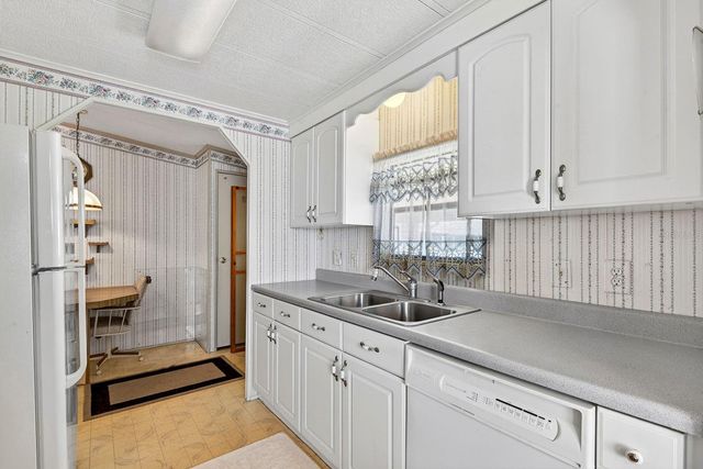 8906 31ST AVENUE E, Palmetto, FL 34221