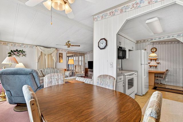 8906 31ST AVENUE E, Palmetto, FL 34221