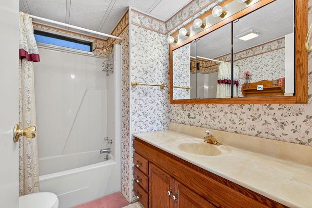 8906 31ST AVENUE E, Palmetto, FL 34221