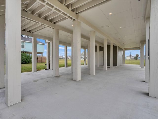 18809 Warrior Road, Galveston, TX 77554