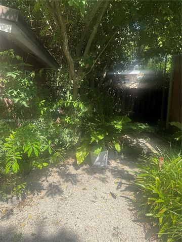 3611 SW 21st St, Miami, FL 33145