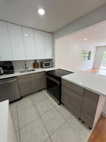 12105 NE 11th Place 306, North Miami, FL 33161