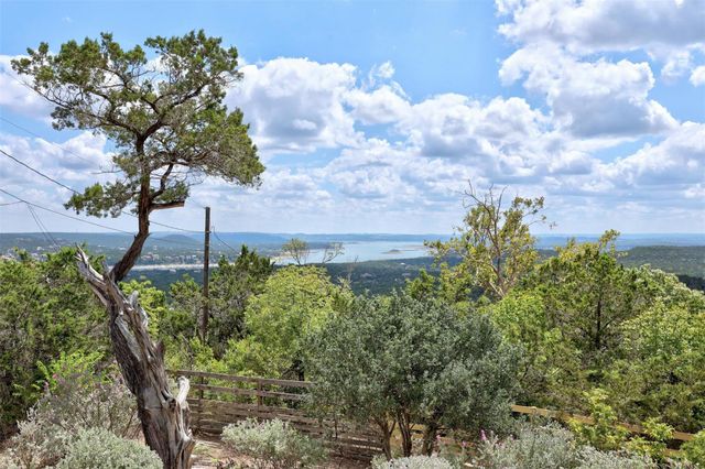 8517 Grandview DR, Jonestown, TX 78645