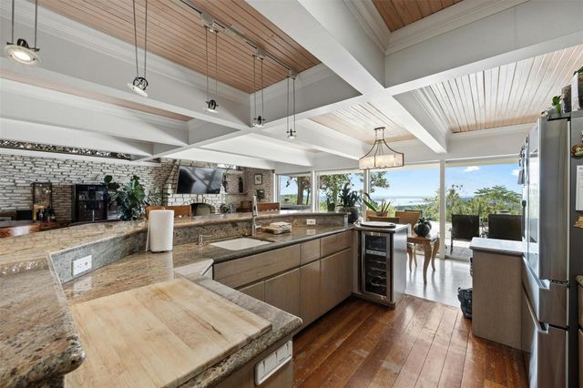 8517 Grandview DR, Jonestown, TX 78645