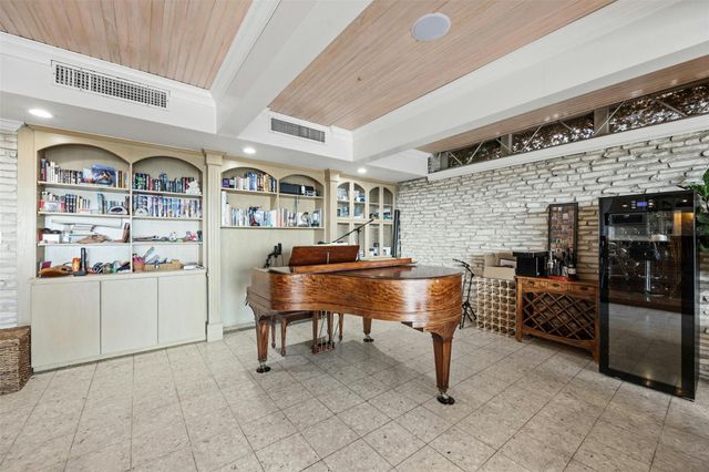 8517 Grandview DR, Jonestown, TX 78645