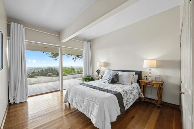 8517 Grandview DR, Jonestown, TX 78645