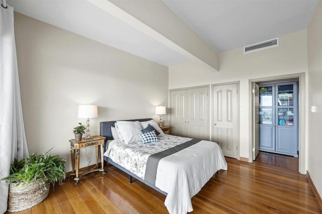 8517 Grandview DR, Jonestown, TX 78645