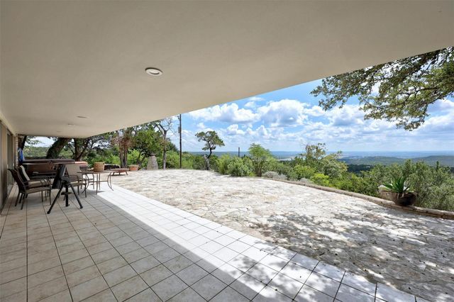 8517 Grandview DR, Jonestown, TX 78645