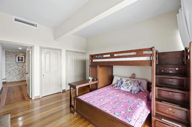 8517 Grandview DR, Jonestown, TX 78645