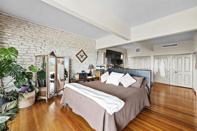 8517 Grandview DR, Jonestown, TX 78645