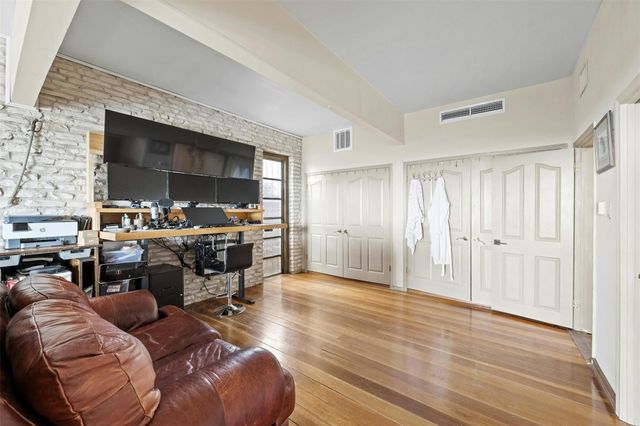 8517 Grandview DR, Jonestown, TX 78645