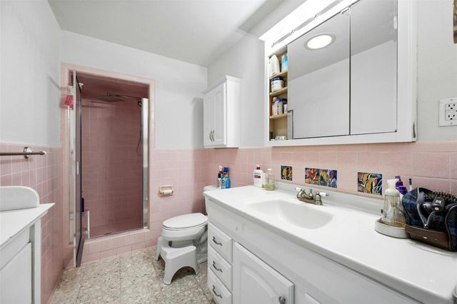 8517 Grandview DR, Jonestown, TX 78645