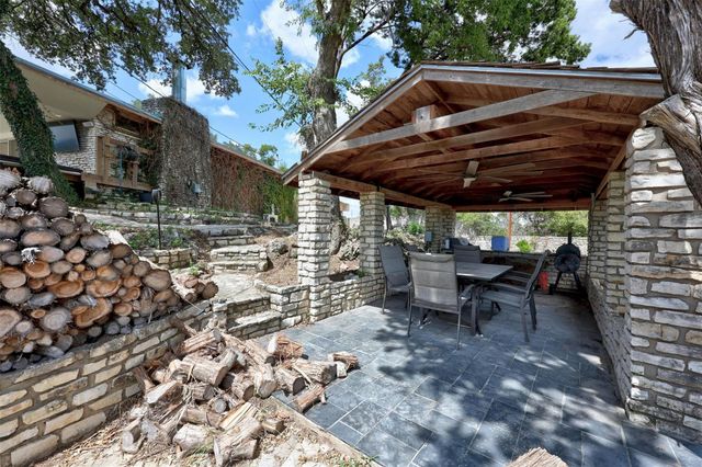 8517 Grandview DR, Jonestown, TX 78645