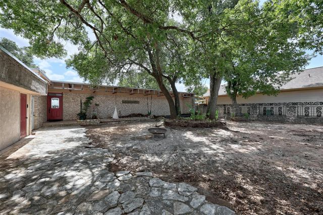 8517 Grandview DR, Jonestown, TX 78645