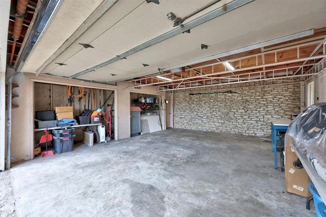 8517 Grandview DR, Jonestown, TX 78645