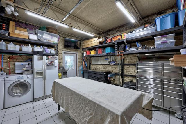 8517 Grandview DR, Jonestown, TX 78645