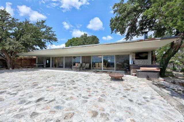 8517 Grandview DR, Jonestown, TX 78645