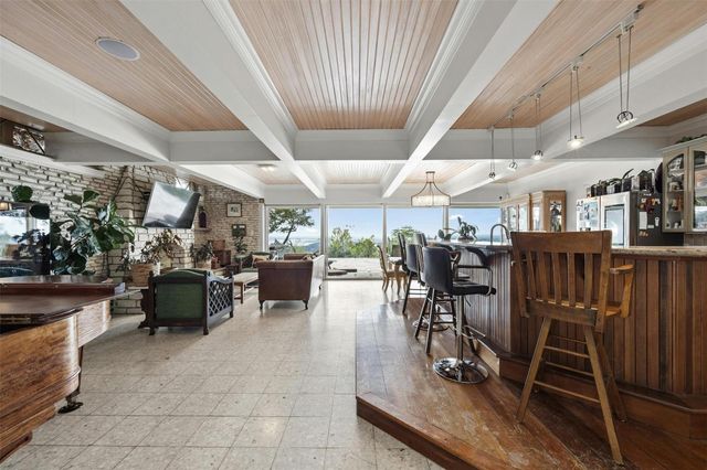 8517 Grandview DR, Jonestown, TX 78645