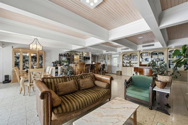 8517 Grandview DR, Jonestown, TX 78645